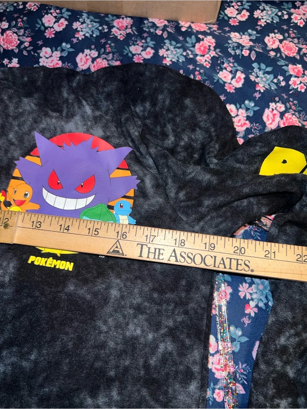 Pokemon Gengar & friends men’s hoodie size small